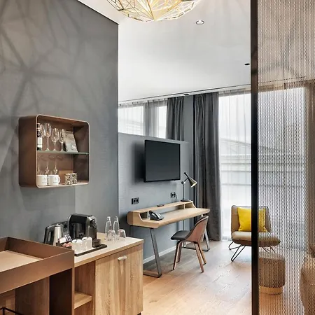 Hyperion Hotel 5*
