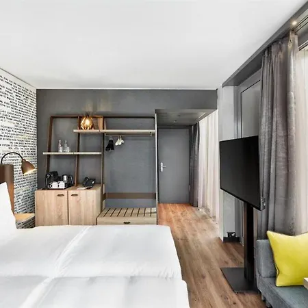 Hotel Hyperion